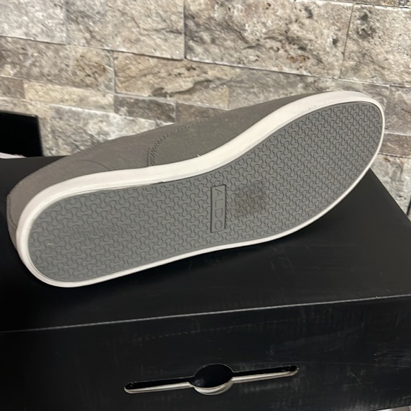 Gray - Picture 4 of 4